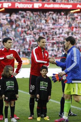 Iker shakes hands