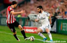 Isco looks for a pass