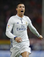 MADRID, SPAIN - NOVEMBER 19: Cristiano Ronaldo of Real Madrid celebrates after scoring the opening goal during the La Liga match between Club Atletico de Madrid and Real Madrid CF at Vicente Calderon Stadium on November 19, 2016 in Madrid, Spain. (Photo by Angel Martinez/Real Madrid via Getty Images)